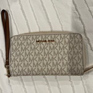 Michael Kors jet set travel, wallet